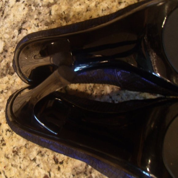 Carlos Santana Prestige Satin Ruffle Lace Pumps - Picture 13 of 15